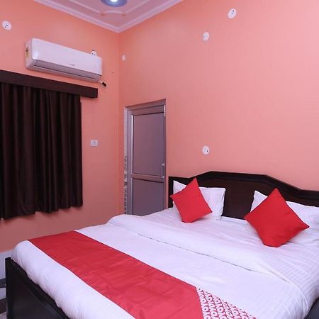 Oyo 22221 Yadav Hotel Bhiwadi Exterior foto