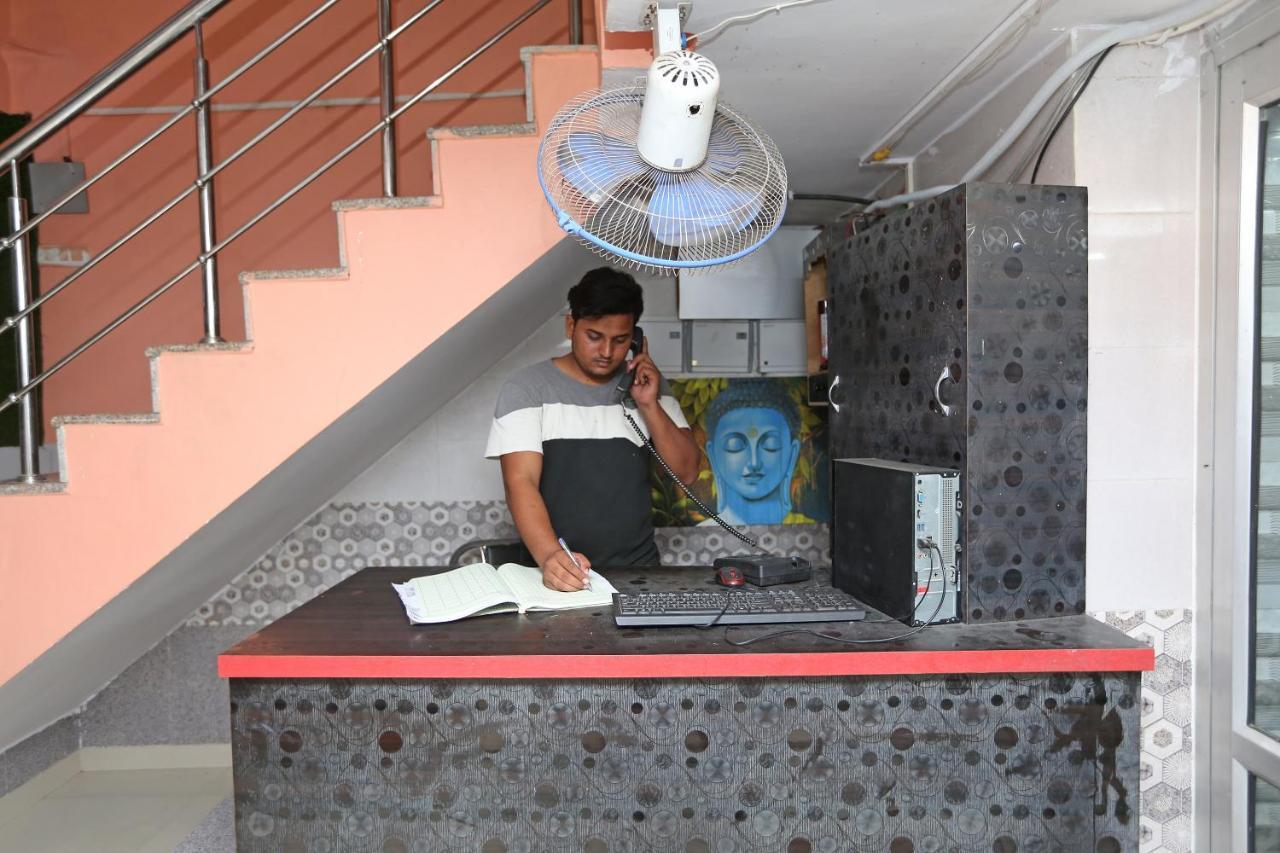 Oyo 22221 Yadav Hotel Bhiwadi Exterior foto