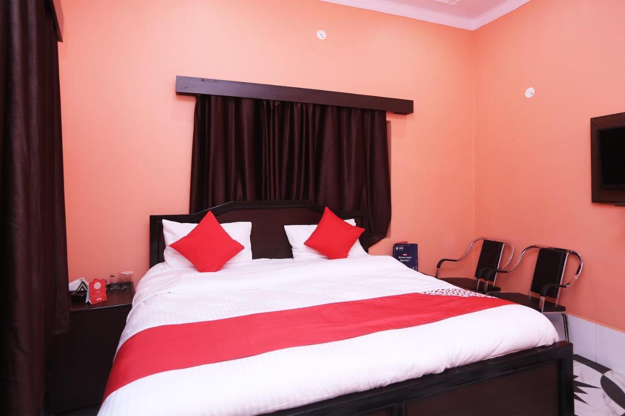 Oyo 22221 Yadav Hotel Bhiwadi Exterior foto