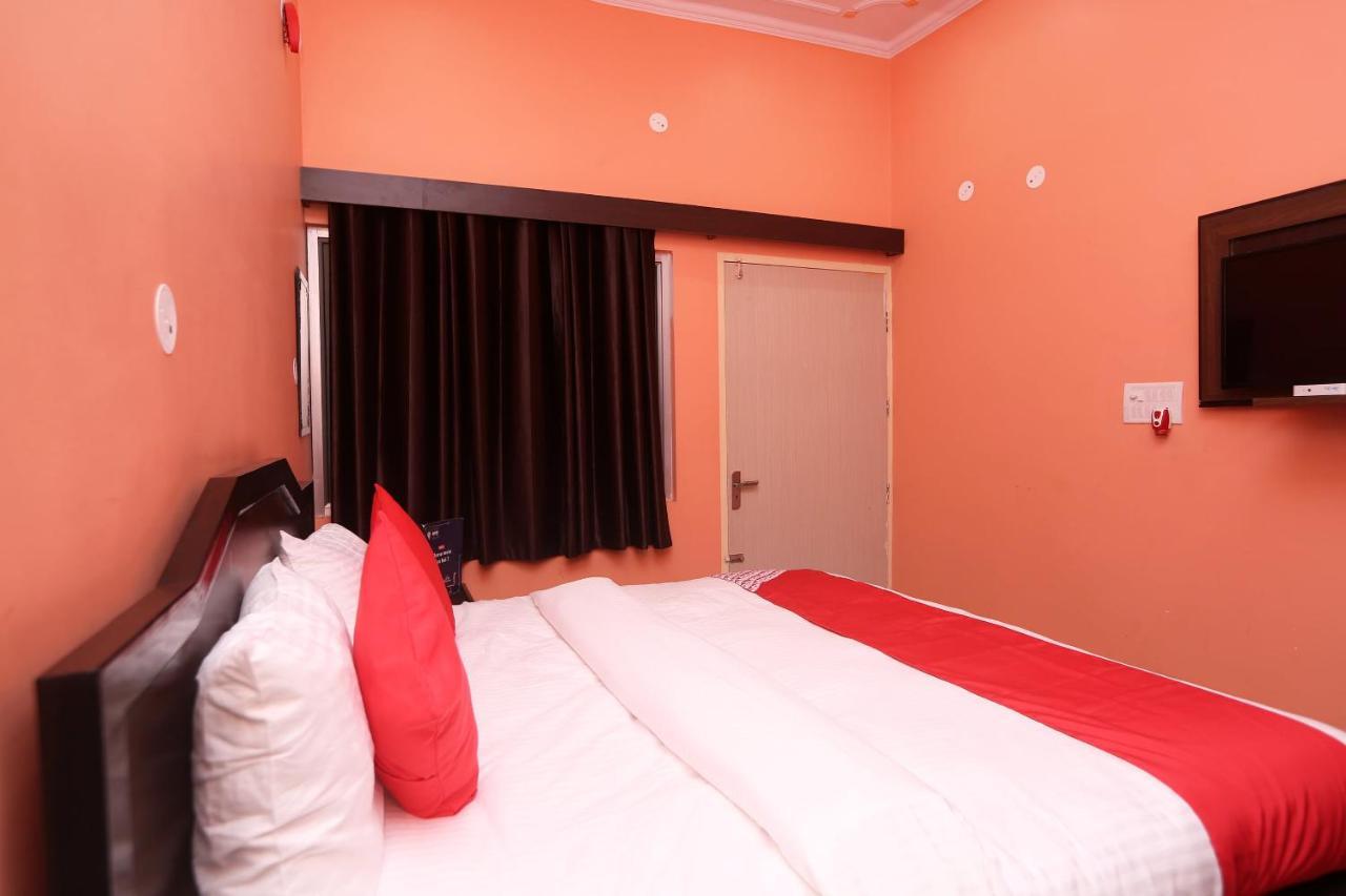Oyo 22221 Yadav Hotel Bhiwadi Exterior foto